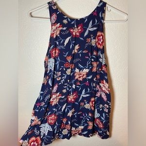Pre loved  Old Navy size small sleeveless shirt good condition size S